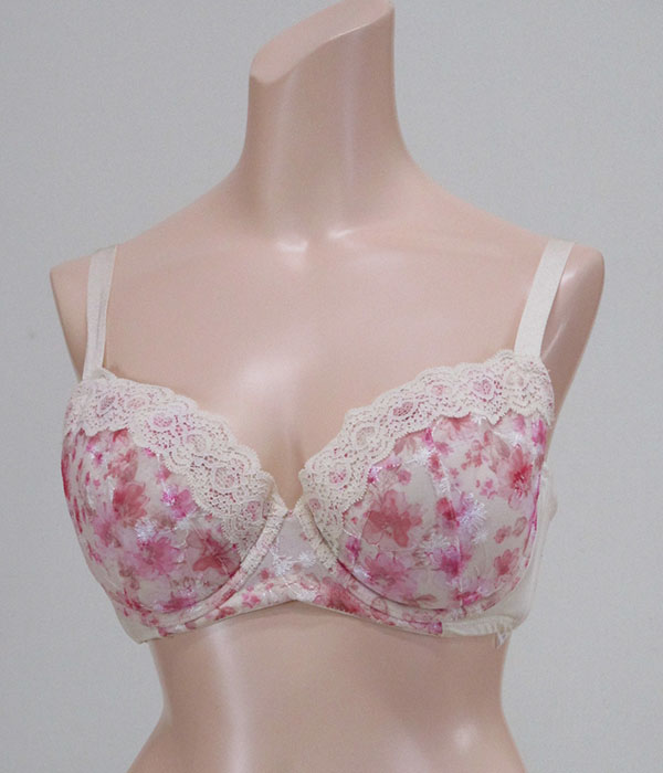 巨乳ブラジャー