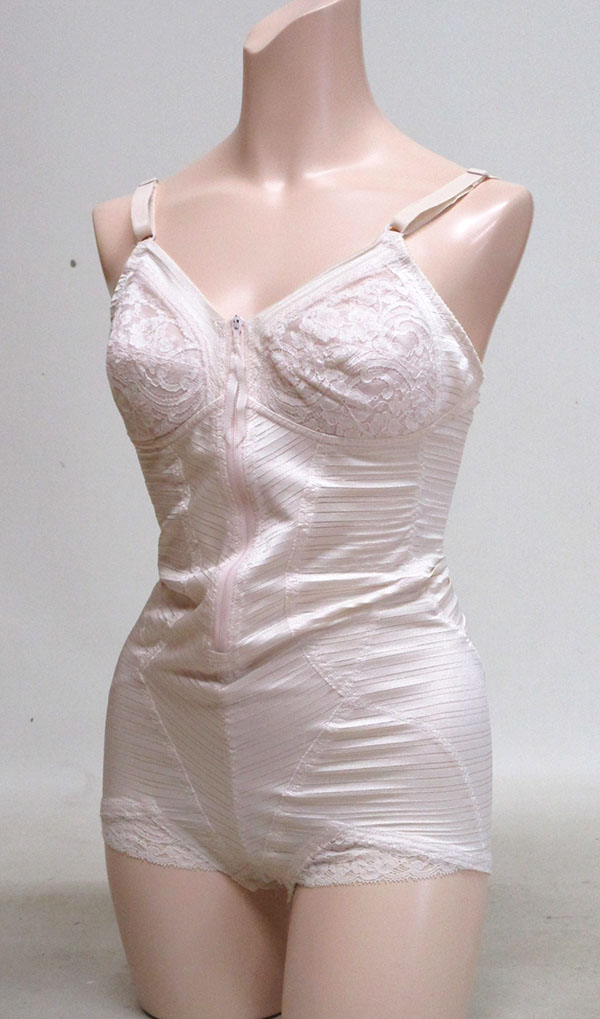 ボディースーツ