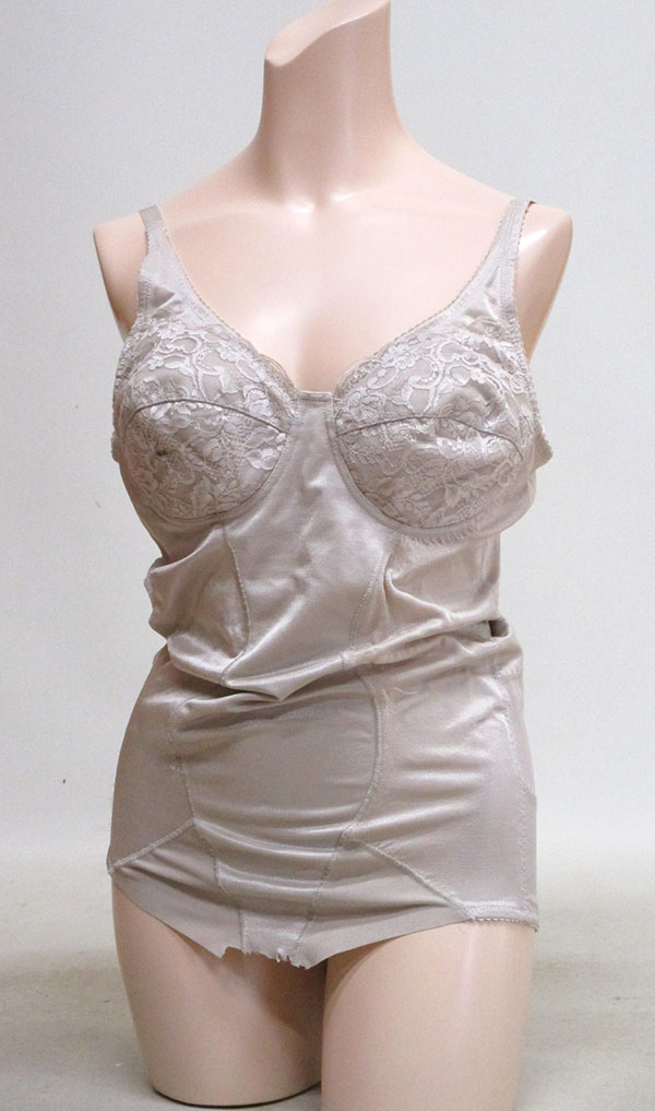 ボディースーツ