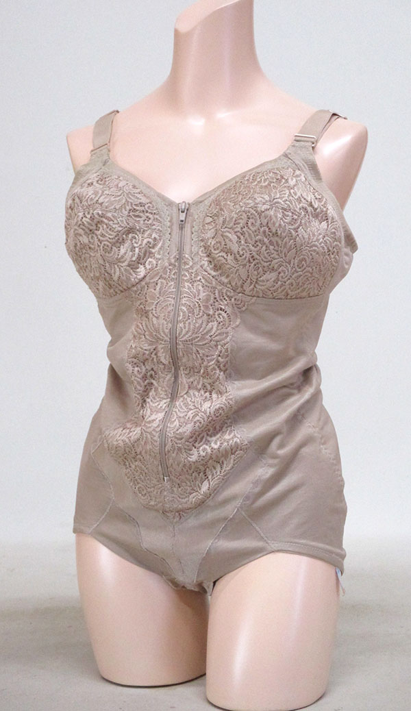 ボディースーツ